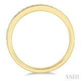 1/4 ctw Round Cut Diamond Wedding Band in 14K Yellow Gold