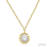 1/10 Ctw Round Cut Diamond Pendant With Chain in 14K Yellow Gold